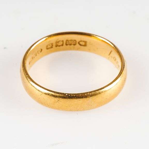 22K Gold Men's Wedding Band