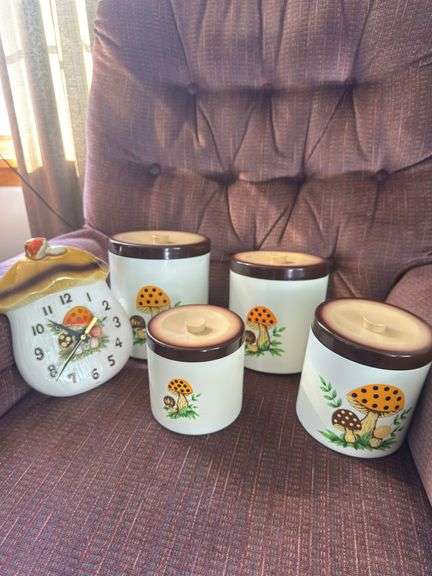‘77 Mushroom Canister Set & Clock