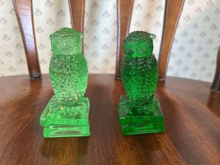 Fenton Reverse Drape Bowl & 2
Vintage Degenhart Uranium Apple Green Wise Owl