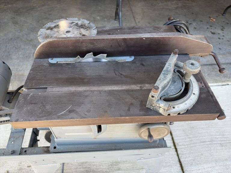 Older 8 Inch Table Saw - Auction Ohio