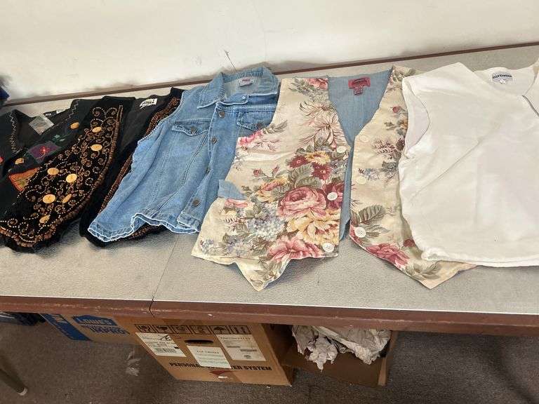 Ladies' Casual Vests Size L