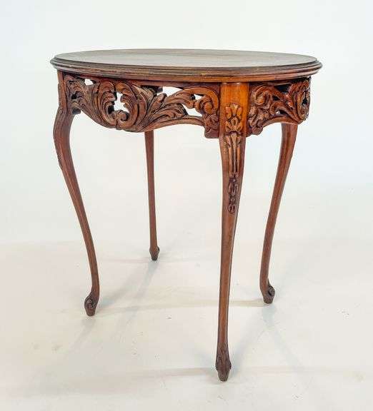OVAL END TABLE. - Auction Ohio