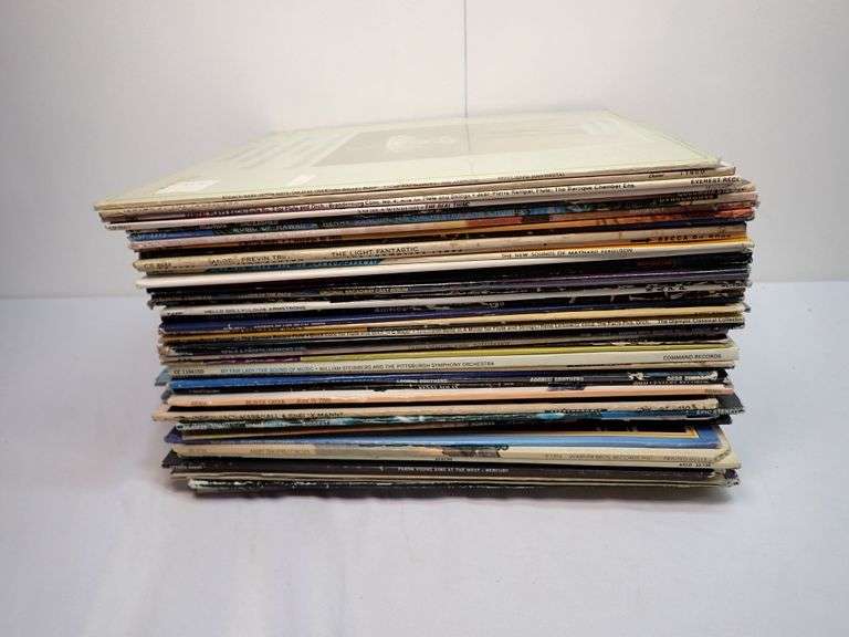 Lot of (50) Vintage 33 RPM vinyl records in good condition