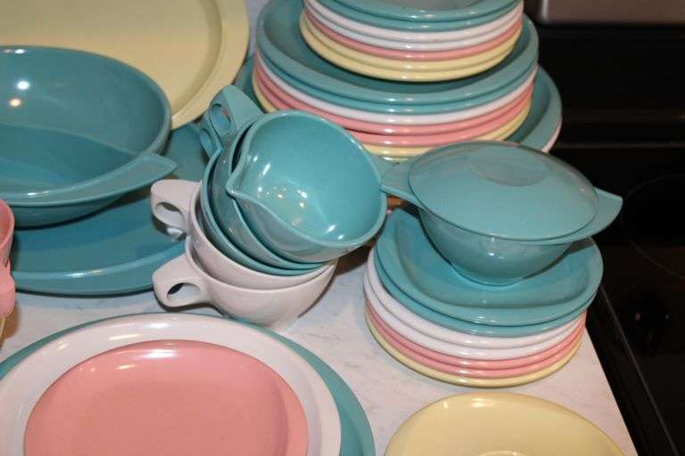 Vintage Dish Set - Auction Ohio