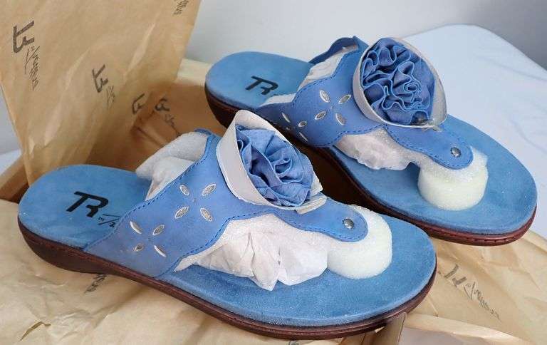 2 pair of Trotters Fashion Wedge Flip Flop Sandals - size 6.5 - NEW