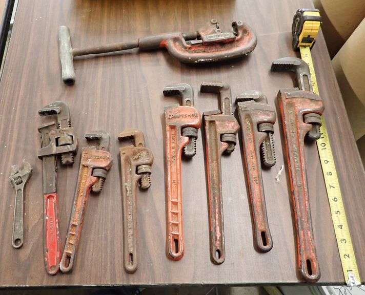 WORKING PIPE WRENCHES & PIPE CUTTER