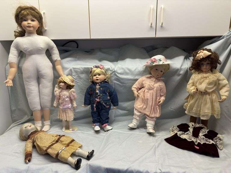 Tote of Dolls & Accessories