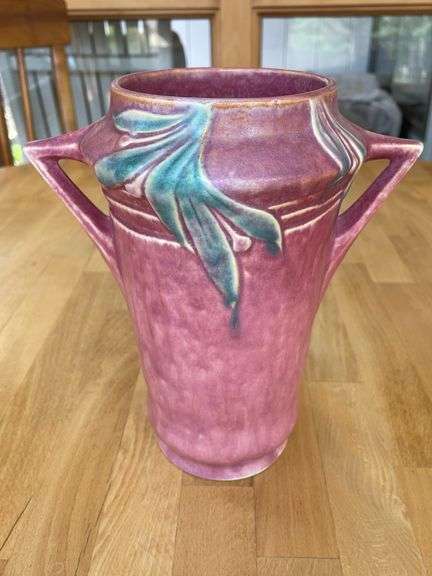 Roseville Velmoss II Vase – #718-8 – 8.5" H