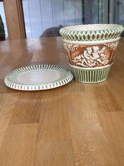 Roseville Donatello Flower Pot – 4.5" – With 6.75" Underplate