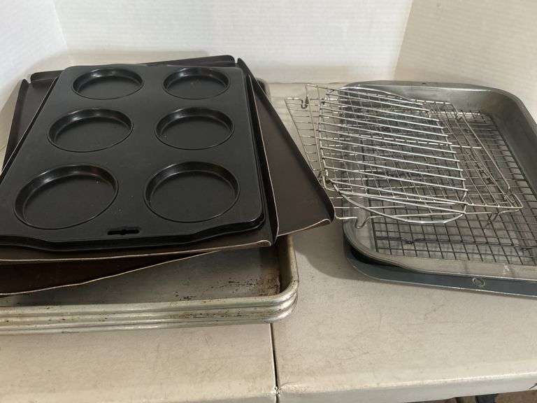 Cookie Sheets & Baking Pans