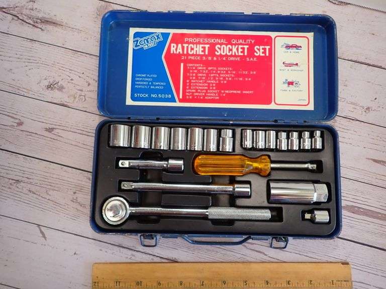Vtg Zomax 40pc chrome plated drop forged ratchet socket set, SAE/metric, Japan