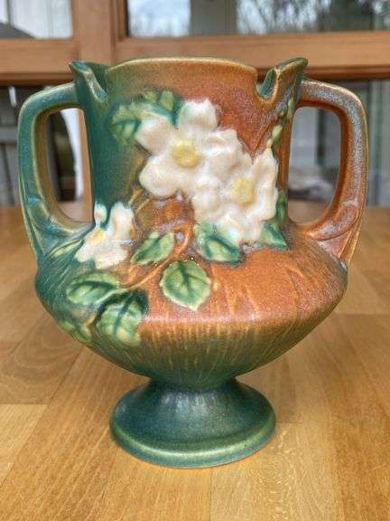 Roseville White Rose Vase – #146-6 – 6"