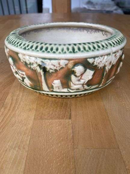 Roseville Donatello Bowl with Frog Insert – 3" H x 6" W