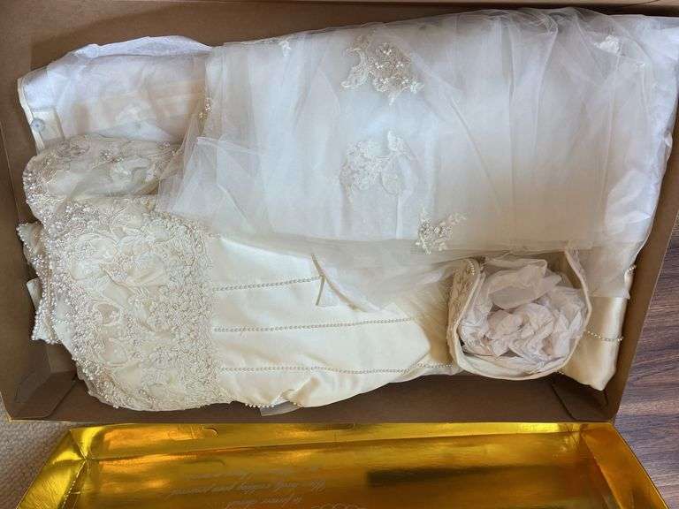 Vintage Wedding Dress in Preservation Box - Auction Ohio