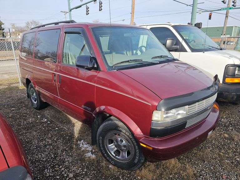 LOW milage! - Astro Mini Van -2002 (burgandy)