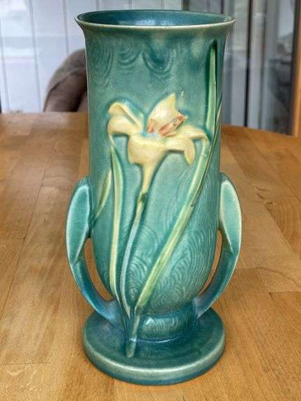 Roseville Zephyr Lily Vase – #133-8