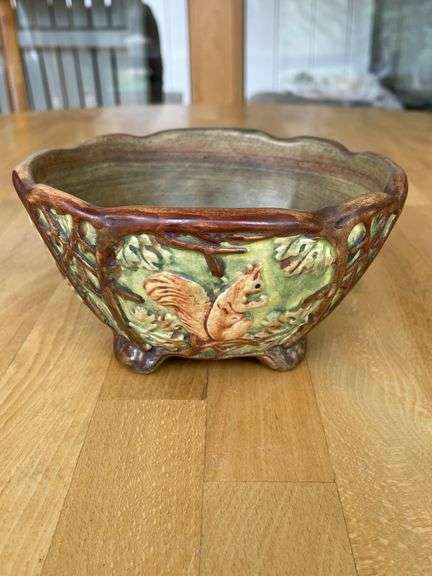 Weller Squirrel Nut Bowl – 3" x 6"