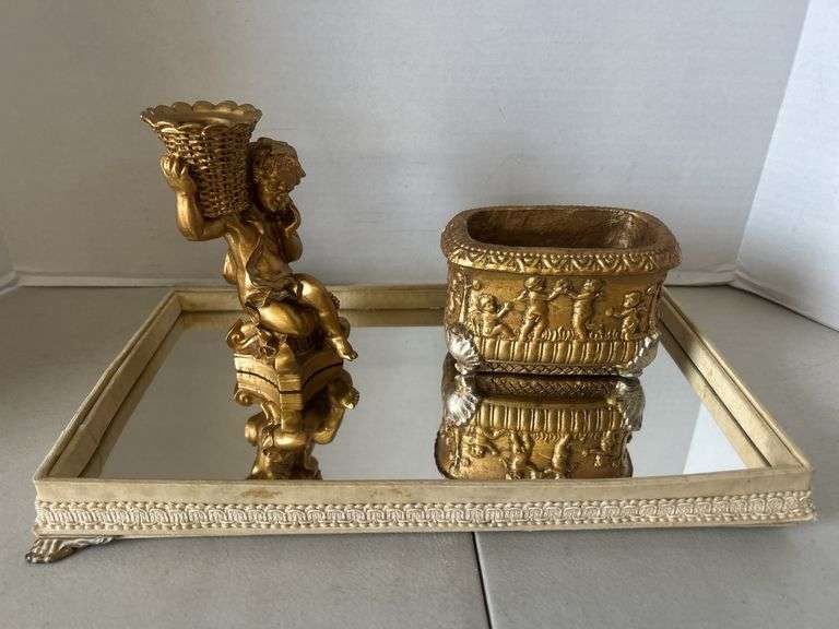 Vanity Mirror Tray & Gold Décor