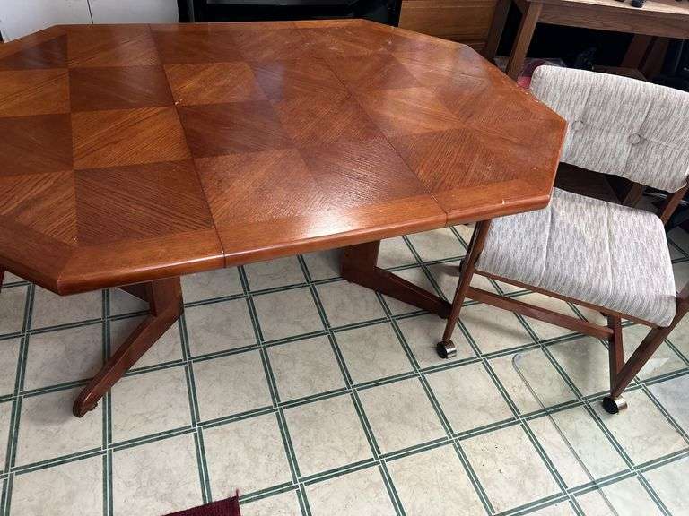 Dining Table & 5 Chairs