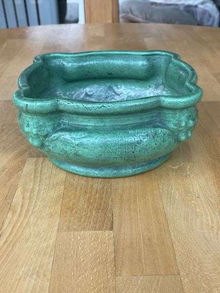 Roseville Egypto Cherub Planter – #319 – 3.5" H x 9" W