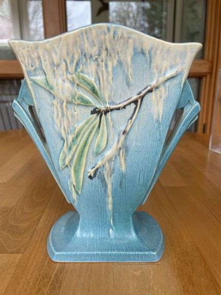Roseville Moss Vase – #778-7 – 7.5"