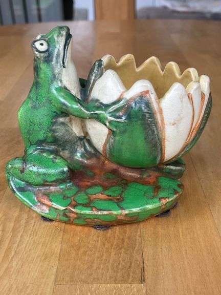 Weller Coppertone Frog & Lily Figurine – 4" H x 5" W – Marked