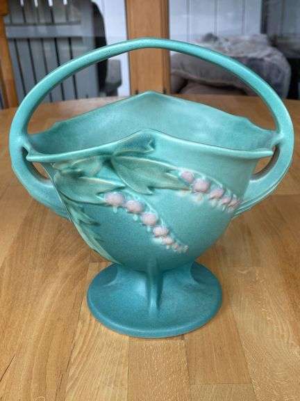 Roseville Bleeding Heart Basket – #359-8 – 8" – Green Glaze