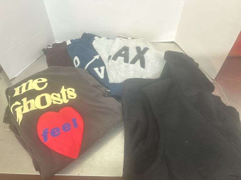 Sweaters & Sweatshirts