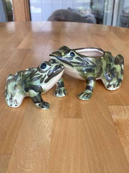 Brush McCoy Frog Pair – 7" Open- Planter & 5" Flower Frog