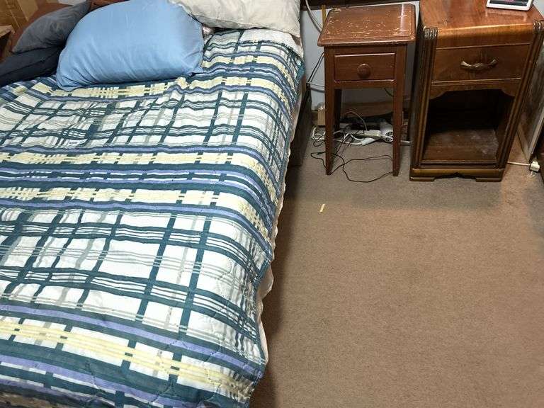 Full Bed, 2 Nightstands