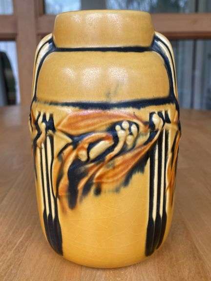 Roseville Laurel Vase with Foil Sticker – #604S-8