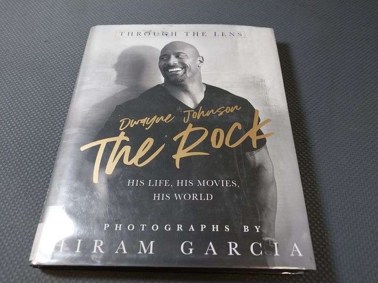 The Rock Dwayne Johnson Biography with Photos by Hiram Garcia(02)