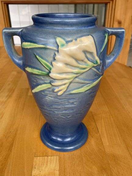 Roseville Freesia Vase – #121-8