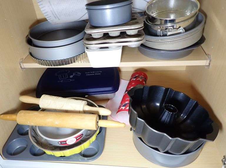 Cabinet Cleanout - Bakeware