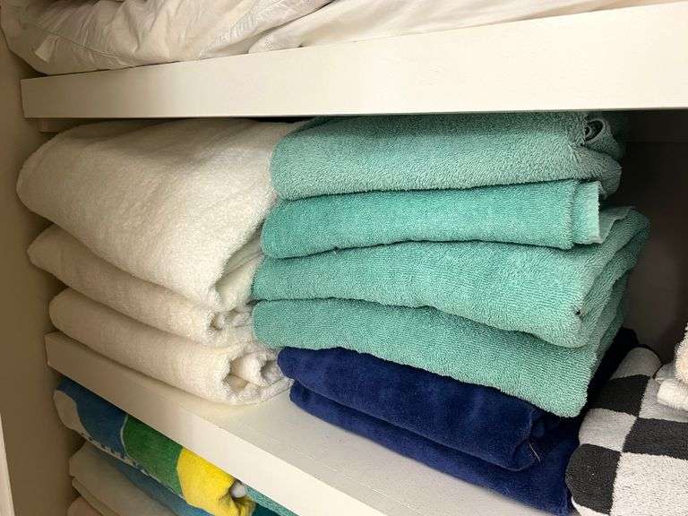 Bath Towels & Soft Goods - Auction Ohio
