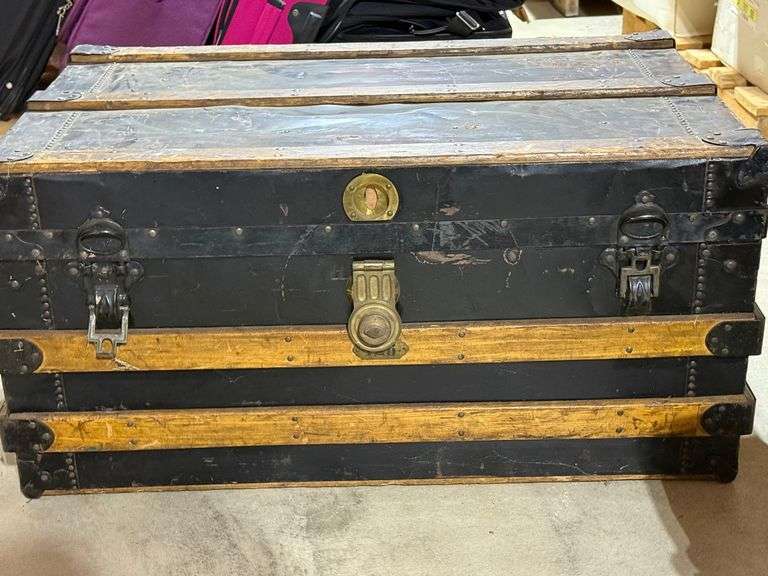 Vintage Footlocker Style Trunk With Working Key