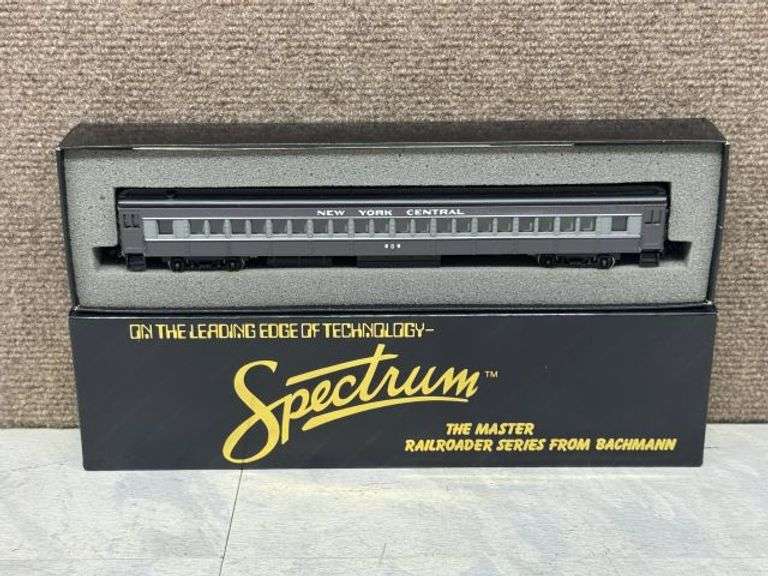 Bachmann Spectrum New York Central #809 Coach Model Train - Auction Ohio