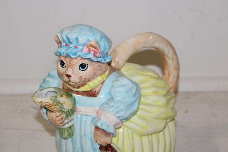 Mother Cat Figure Teapot