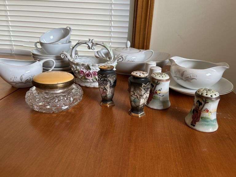 Salt-n-Pepper Shakers, Misc. Glassware, Kaysons Fine China (Japan)
