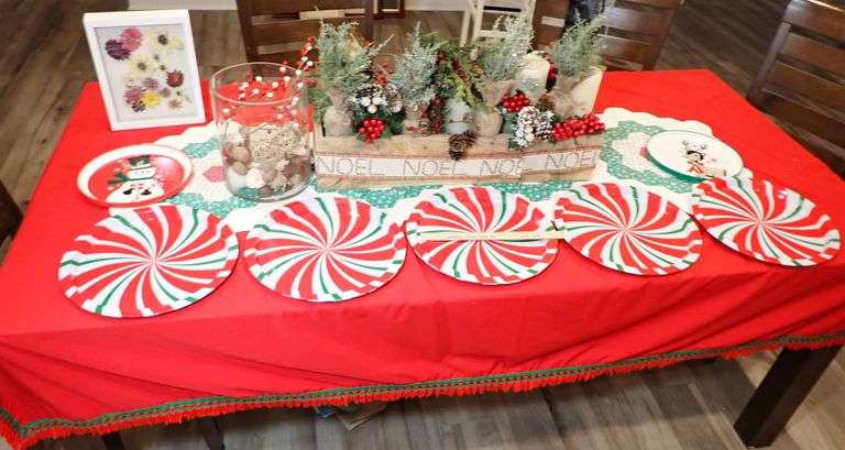 Christmas Centerpiece - Chargers - Glass Jar - Quilted Table Runner - Red Table Clothe
