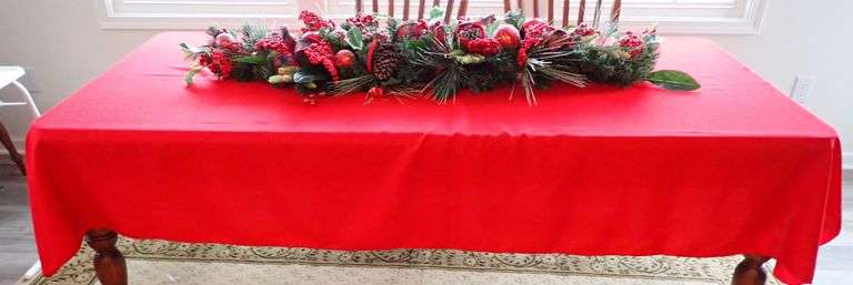 2pc Christmas Centerpiece & Tablecloth