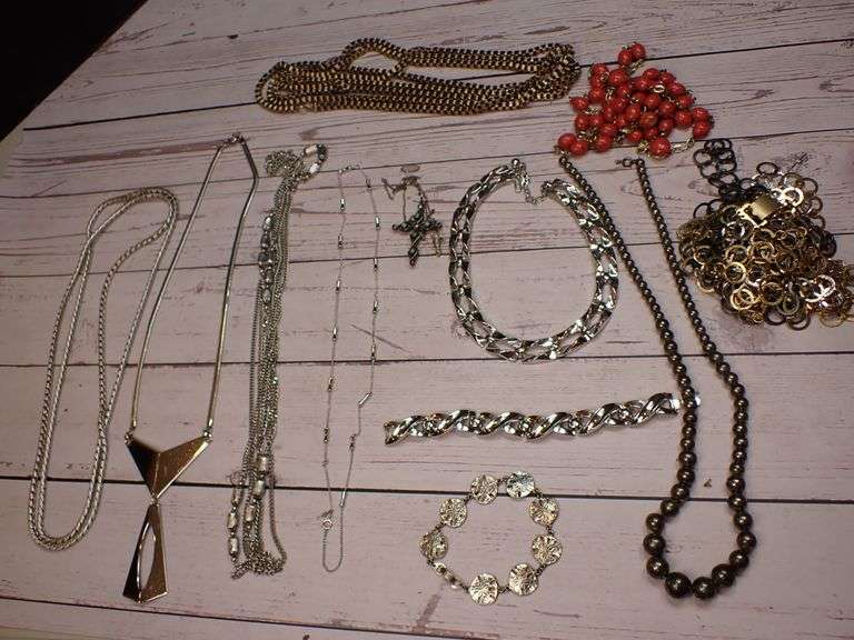 Collection of Necklaces, sets & bracelet
