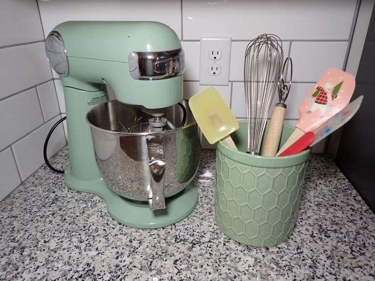 Cuisinart Precision Master 5.5-Quart Stand Mixer & Cuisinart Utility Honeycomb Crock