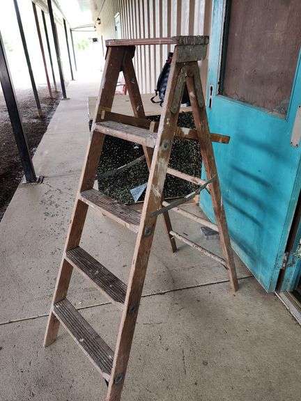 5 Ft Wood Ladder