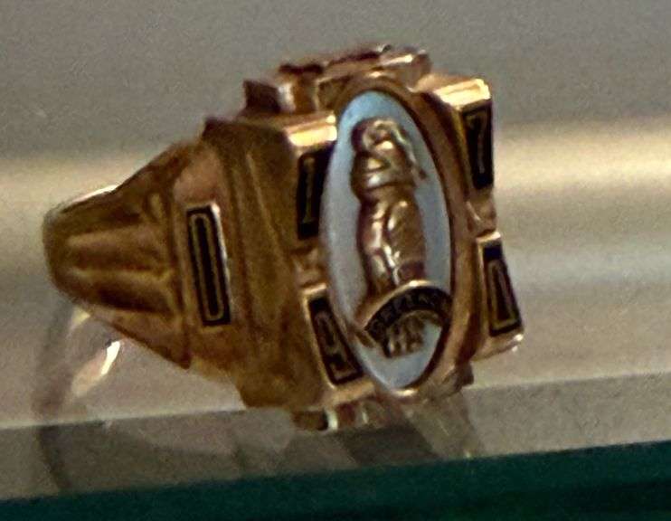 Vintage Gold Class ring - Auction Ohio