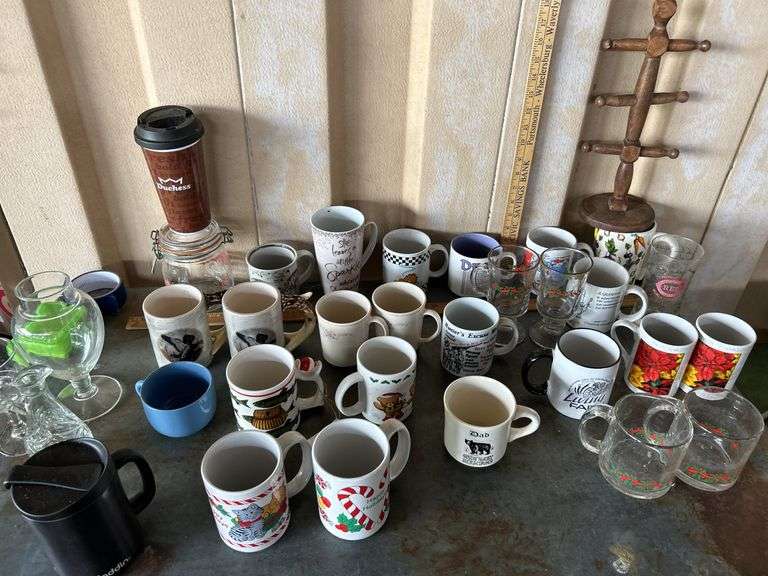 Assorted Cups, Mugs, Etc. Garfield, Reds, Aladdin 16 Oz Tumbler