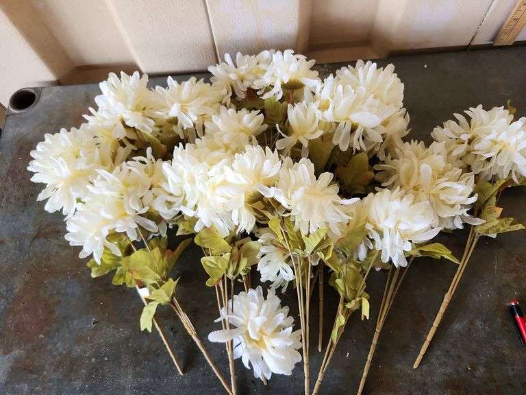 13 Ct. Artificial White Flowers