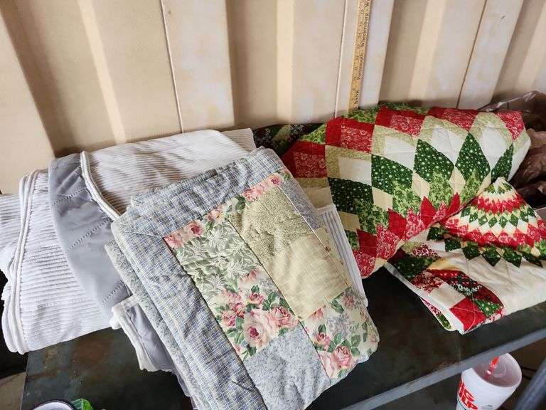 Blankets, 2 Bedspreads, Quilted Shams