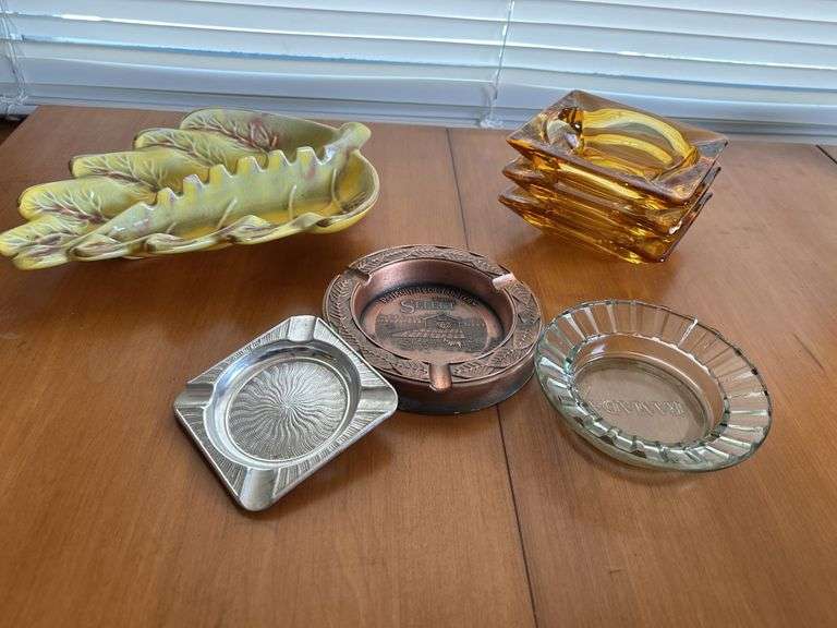 Vintage Mid-Century Modern Leaf-Shaped Ashtray made by California Pottery, Vintage Amber Ashtrays (3