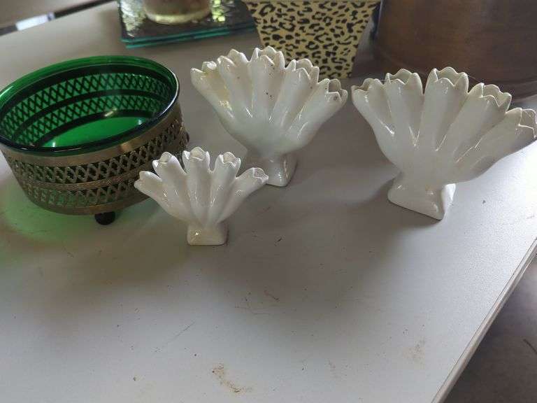 3 White vases